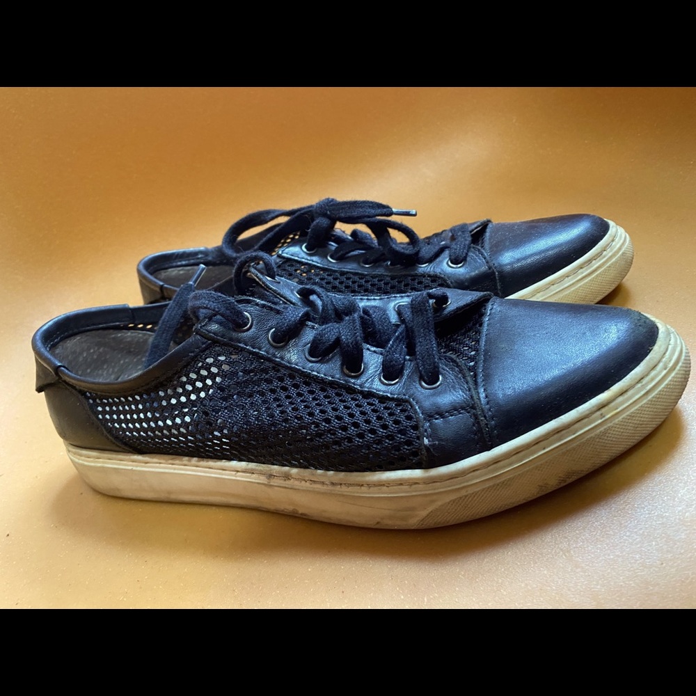 Mesh and Leather pointed toe sneakers